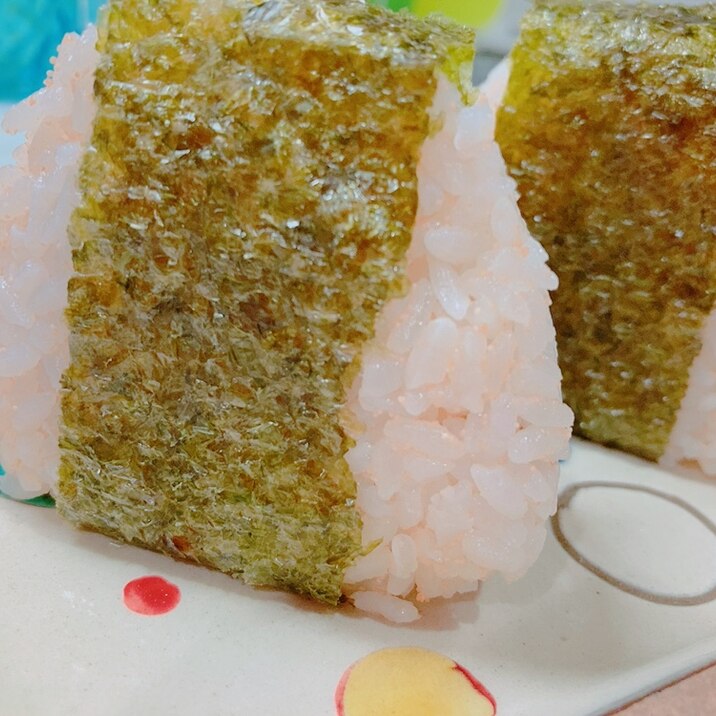 たらこフレークで簡単 たら昆布おにぎり レシピ 作り方 By かふかふ39 楽天レシピ たらこフレークで簡単 たら昆布おにぎり レシピ 作り方 By かふかふ39 楽天レシピ